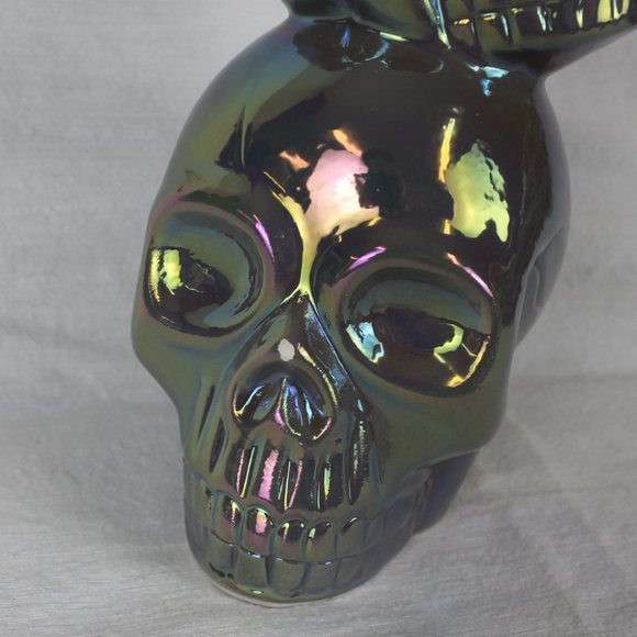 CERAMIC SKULL IRIDESENT CANDLE HOLDER GRAY & WHITE 3 STACKED HEADS VOTIVE CANDLE - Picture 10 of 16